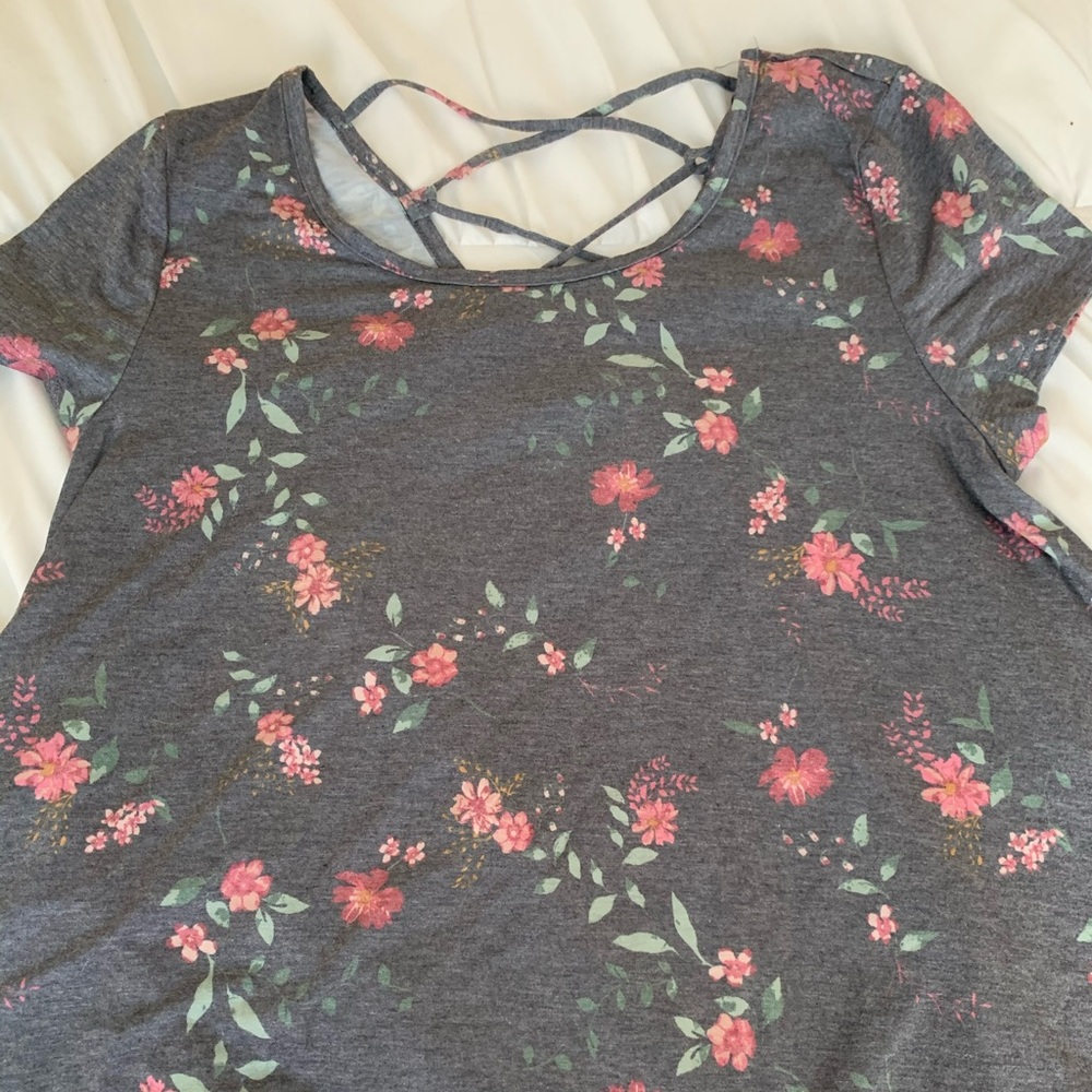 Flowery blouse with strappy back